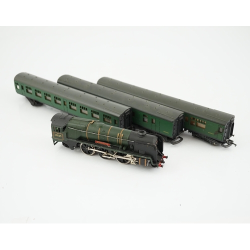 252 - Sixteen 00 gauge model railway items by Hornby, Lima, etc. including a BR West Country Class 4-6-2, ... 