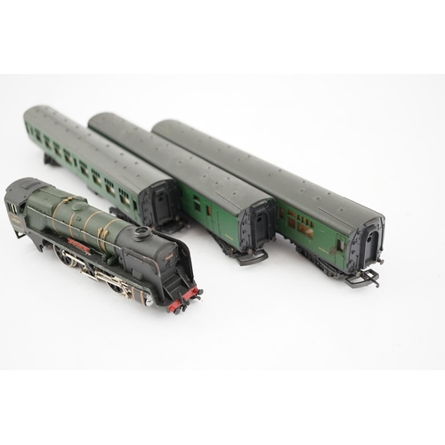 252 - Sixteen 00 gauge model railway items by Hornby, Lima, etc. including a BR West Country Class 4-6-2, ... 