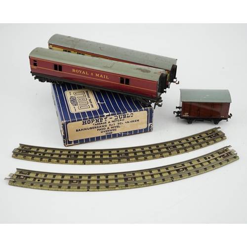 256 - A collection of Hornby Dublo railway for 3-rail running, including a boxed Duchess of Atholl, 6231, ... 