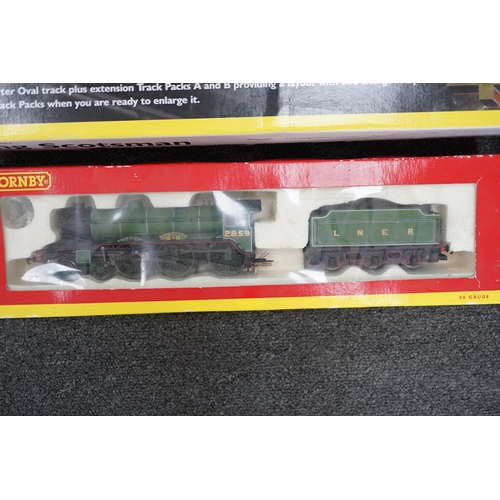 257 - Nine Hornby 00 gauge LNER model railway items, including; a Flying Scotsman train set (R1019) compri... 