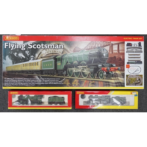 257 - Nine Hornby 00 gauge LNER model railway items, including; a Flying Scotsman train set (R1019) compri... 