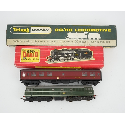 258 - A collection of 00 gauge model railway by Hornby, Tri-ang, etc. including two boxed locomotives; a T... 