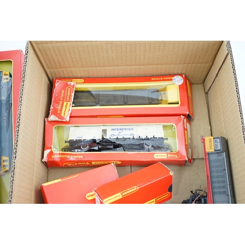 259 - Twenty-three 00 gauge model railway items by Hornby Railways, Lima, etc. including eleven locomotive... 