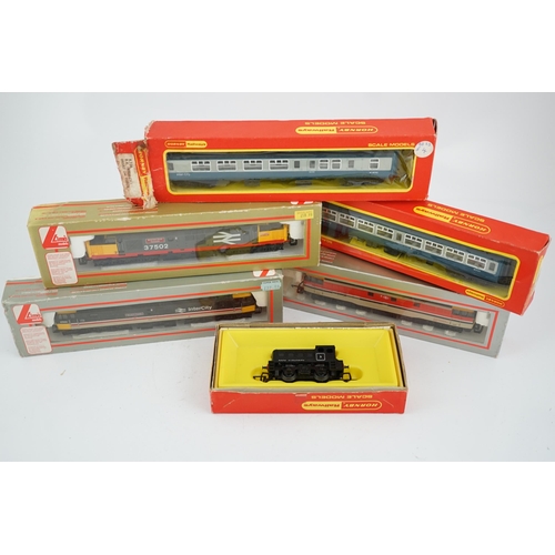 260 - Fifteen 00 gauge model railway items by Hornby Railways, Lima, etc. including six locomotives; a BR ... 