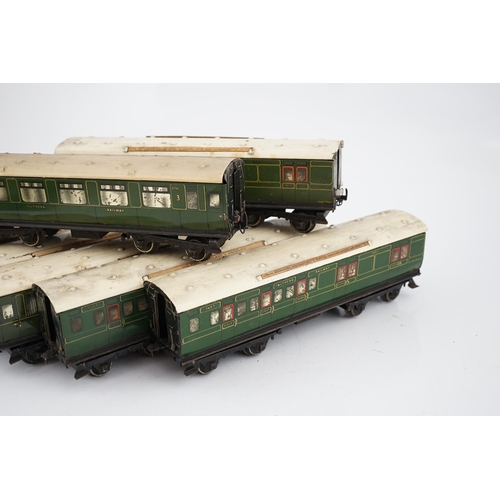 267 - Seven Hornby 0 gauge tinplate No.2 coaches in Southern Railway livery