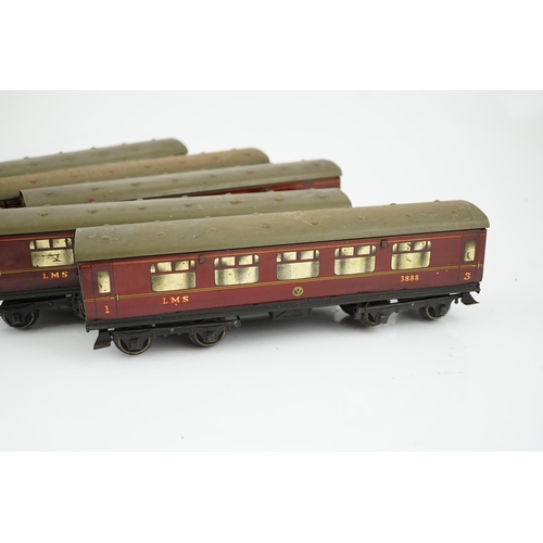 270 - Five Hornby 0 gauge tinplate No.2 coaches in LMS livery