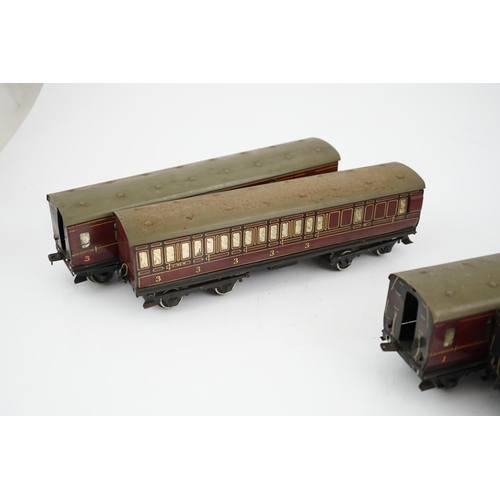 270 - Five Hornby 0 gauge tinplate No.2 coaches in LMS livery