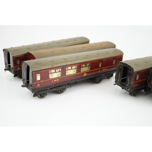 270 - Five Hornby 0 gauge tinplate No.2 coaches in LMS livery