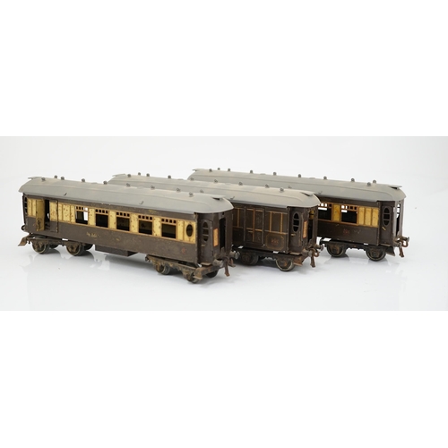 271 - Three Hornby Series 0 gauge tinplate Pullman cars; Loraine, Arcadia and Montana