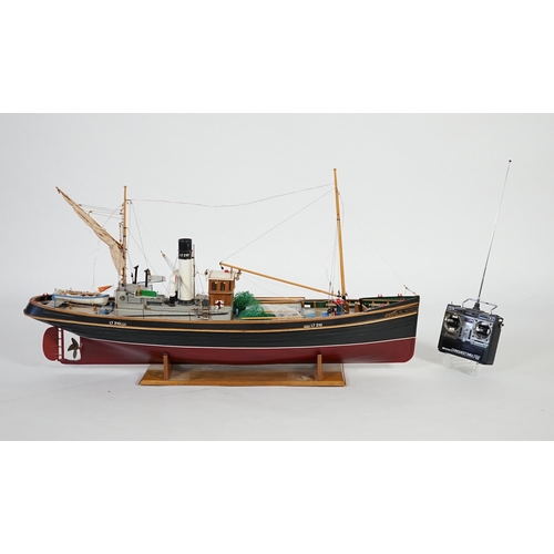 284 - A kit-built Maxwell Hemmens pond yacht style live steam model of a herring drifter, LT210, 120cm lon... 