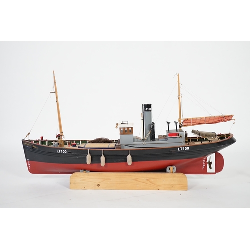 286 - A kit-built Maxwell Hemmens pond yacht style model of a herring drifter, LT100, 120cm long, a well c... 