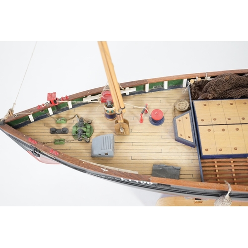 286 - A kit-built Maxwell Hemmens pond yacht style model of a herring drifter, LT100, 120cm long, a well c... 