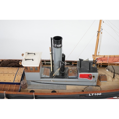 286 - A kit-built Maxwell Hemmens pond yacht style model of a herring drifter, LT100, 120cm long, a well c... 