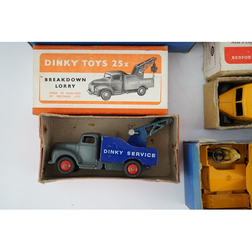 320 - Five boxed Dinky Supertoys and Dinky Toys; a Breakdown Lorry (25x) dark grey with dark blue back, a ... 