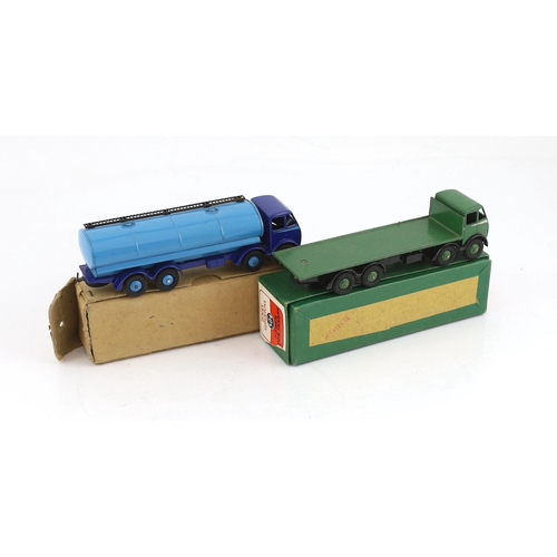 324 - Two boxed Dinky Supertoys first type Fodens; a 14-ton tanker (504), with dark blue cab and chassis, ... 