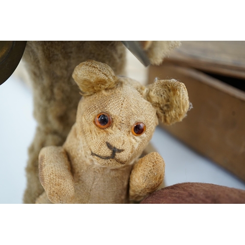 333 - Grandalls John Gilphins toy c.1876, with paperwork and original box, horse and rider and  three to... 