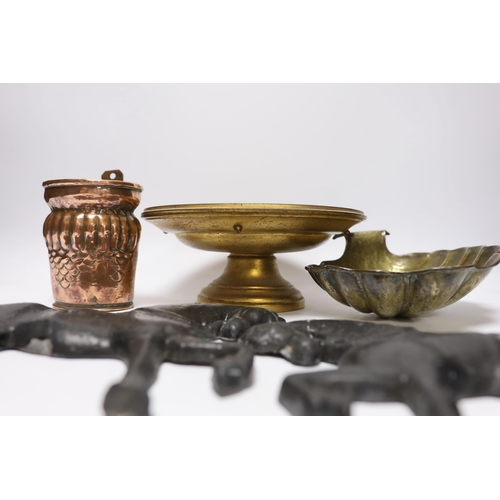 424 - A group of metalware to include a pair of lead horse wall mounts, a copper wall pocket, abrass sc... 