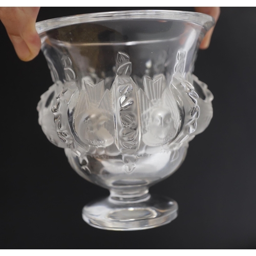 489 - A later 20th century Lalique glass pedestal vase decorated in the Dampierre pattern, engraved signat... 