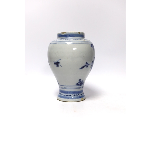 570 - An 18th century Dutch Delft vase, 18cm