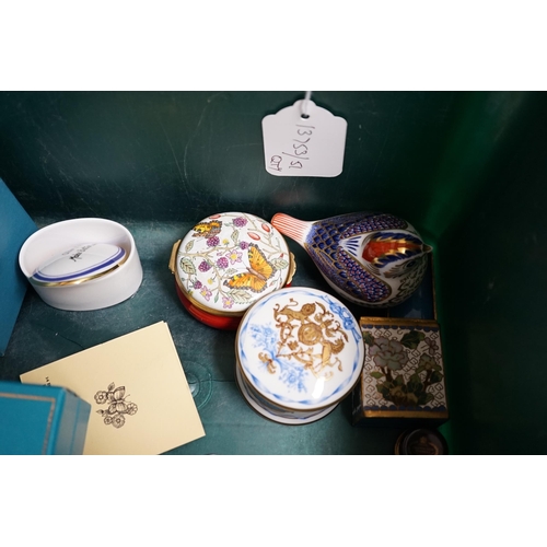 619 - A collection of curios to include Halcyon Days, Bilston and Limoges enamel boxes, a Chinese champlev... 