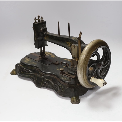 662 - A Naumann portable sewing machine, pre WWI, cased