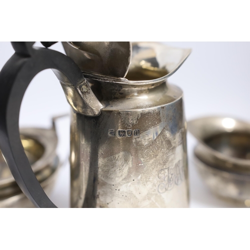 829 - An Edwardian silver hot water pot and matching sugar bowl and cream jug, Daniel & John Welby, London... 