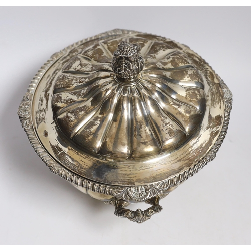 830 - A George IV silver two handled vegetable tureen and cover, by Thomas Burwash, London, 1822 (marks on... 