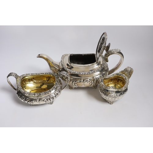 837 - A George IV silver three piece oval tea set, on winged paw feet, by Naphtali Hart, London 1820, gros... 