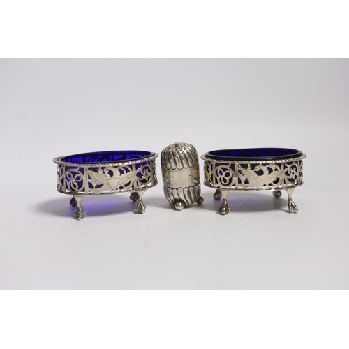 855 - A pair of Edwardian pierced silver oval salts, Charles Stuart Harris, London, 1901/2, 82mm(a.f.), wi... 