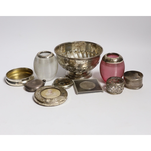 856 - A collection of small silver, to include two mounted glass match strikes, one with cranberry glass, ... 