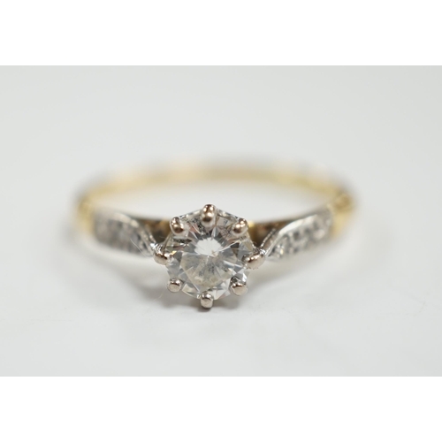 917 - An 18ct and single stone diamond set ring, with diamond chip set shoulders, size M, gross weight 1.9... 