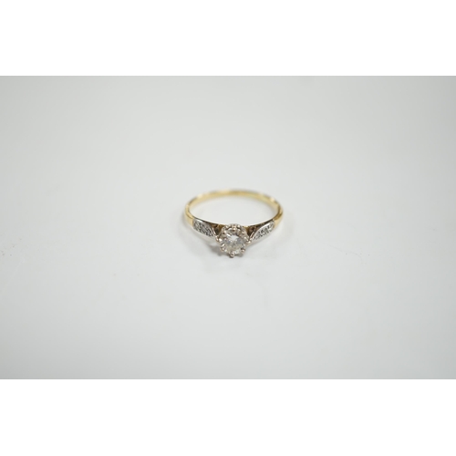 917 - An 18ct and single stone diamond set ring, with diamond chip set shoulders, size M, gross weight 1.9... 