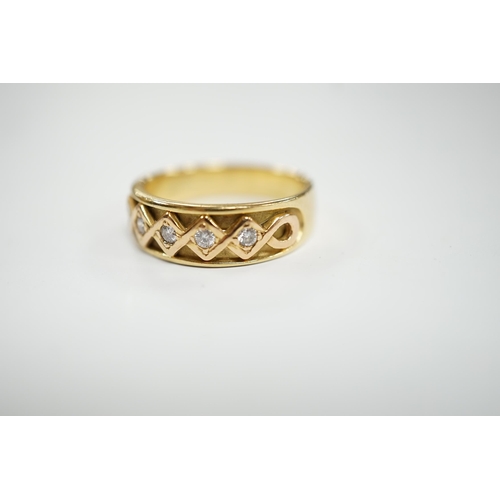 934 - A modern 18ct gold and five stone diamond set half hoop ring, size O, gross weight 6.2 grams.