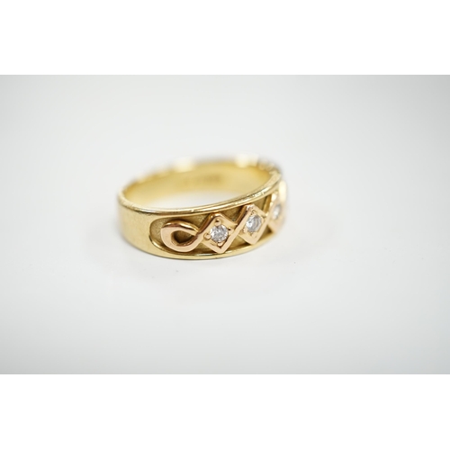 934 - A modern 18ct gold and five stone diamond set half hoop ring, size O, gross weight 6.2 grams.