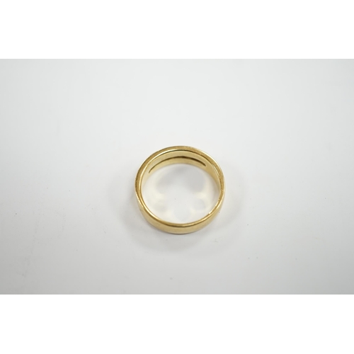 934 - A modern 18ct gold and five stone diamond set half hoop ring, size O, gross weight 6.2 grams.