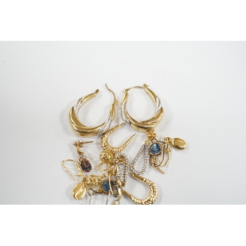 943 - Two modern pairs of 18k earrings, to include diamond chip set and cage, gross 5 grams, three pairs o... 