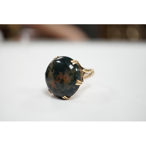 978 - A modern 9ct gold and circular moss agate set dress ring, size H, gross weight 9.5 grams.