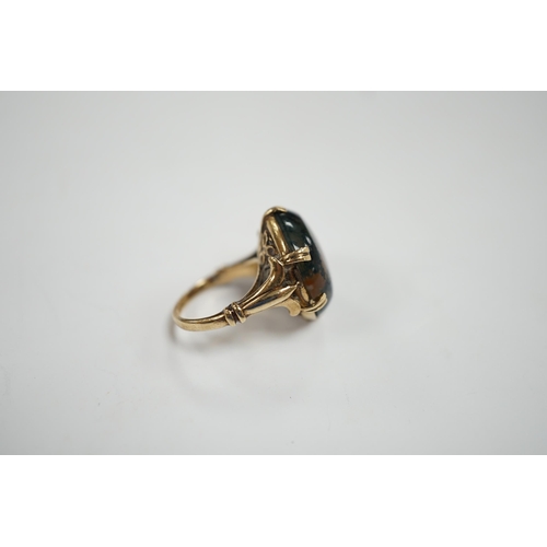 978 - A modern 9ct gold and circular moss agate set dress ring, size H, gross weight 9.5 grams.