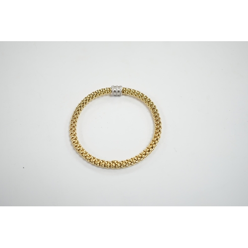 986 - An Italian 18kt Fope flexible bracelet, with diamond chip set barrel shaped motif, gross weight  17.... 