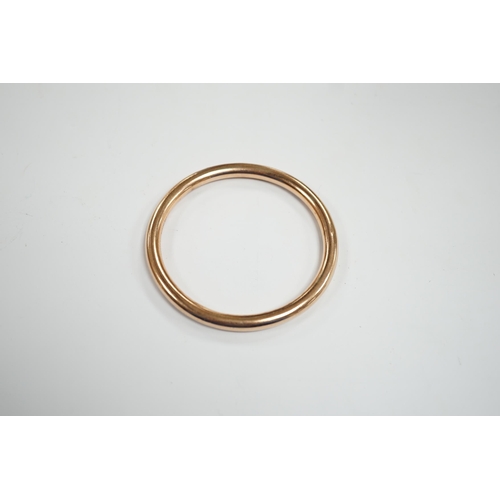 992 - A George V 9ct gold hollow bangle, interior diameter 67mm, 13.8 grams.