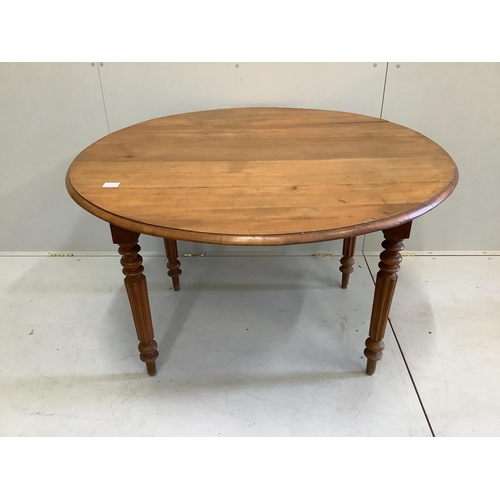 118 - A 19th century French pine drop leaf kitchen table, width 118cm, depth 66cm, height 72cm