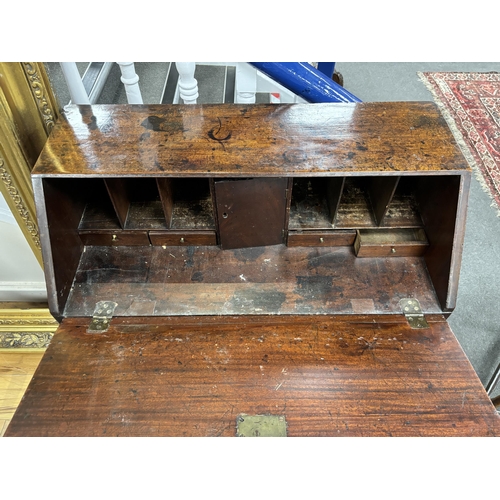 208 - A small George III mahogany bureau, width 83cm, depth 42cm, height 95cm