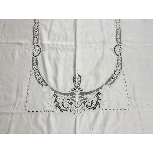 309 - An Edwardian damask banqueting cloth 354cm long x 232 wide, worked with a central needle lace insert... 