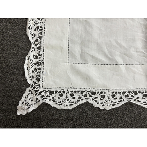 309 - An Edwardian damask banqueting cloth 354cm long x 232 wide, worked with a central needle lace insert... 