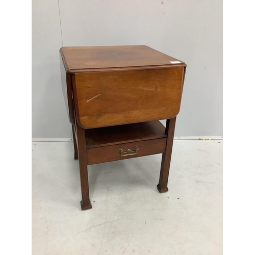 32 - A late Victorian mahogany drop flap occasional table, width 89cm extended, height 69cm