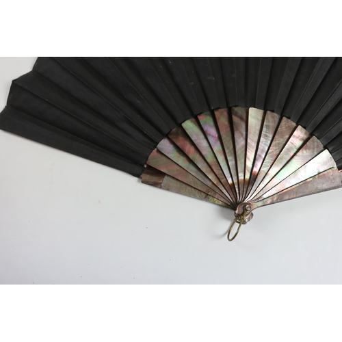 366 - A late Victorian Chantilly black lace and tortoiseshell fan with a central painted cartouche and a m... 