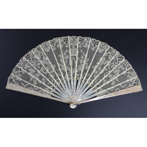 369 - An unusual commemorative Carrickmacross lace fan, possibly one made and entered for a group of compe... 