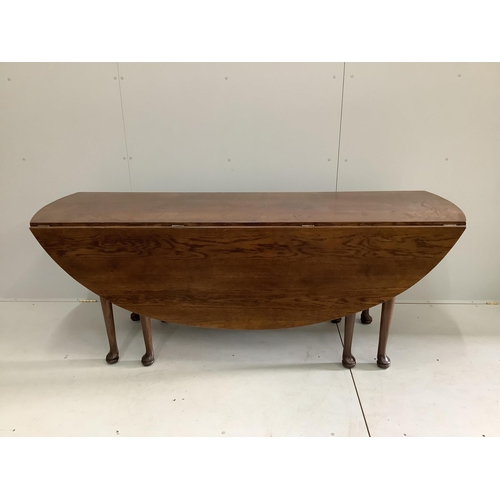 40 - A reproduction 18th century style oak drop leaf wake table, length 194cm, width 150cm extended, heig... 