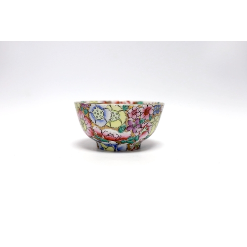 419 - A small circular Chinese porcelain bowl having polychrome 'millefiore' and gilt decoration, diameter... 