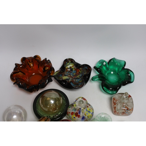 435 - Ornamental glassware. Various makes including Caithness (15)